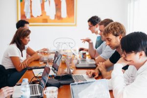 Comment faire pour bien sintegrer au travail quand on est nouveau 
