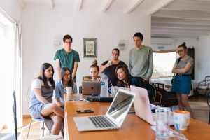 Comment faire pour bien sintegrer au travail quand on est nouveau 