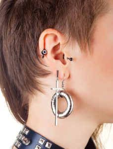 piercing tragus